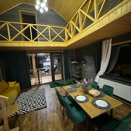山林小屋 сімейний затишок *