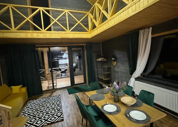 山林小屋 сімейний затишок *